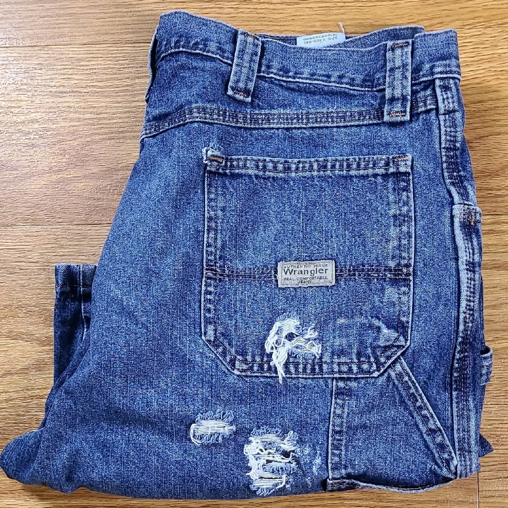 WRANGLER VINTAGE 38x8 DISTRESED DISTROYED MENS DENIM BLUE JEAN CARPENTER SHORTS